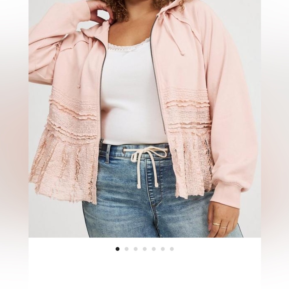 1x Pink Lace Torrid Hoodie